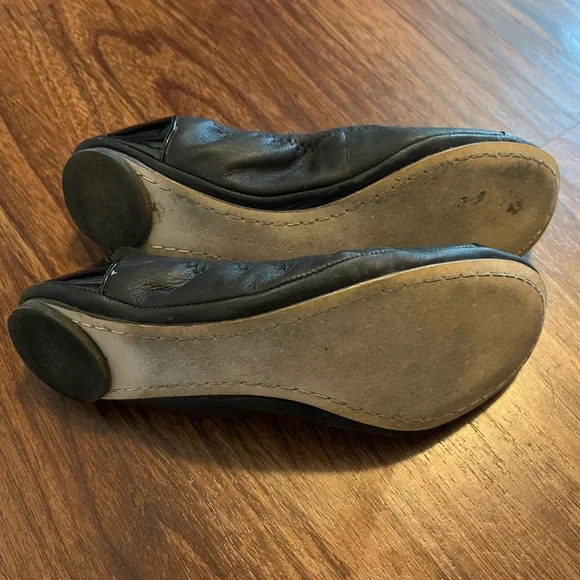 Arturo Chiang black flats. Leather upper, man made lining/sole. Size 8M/38. - Picture 3 of 4